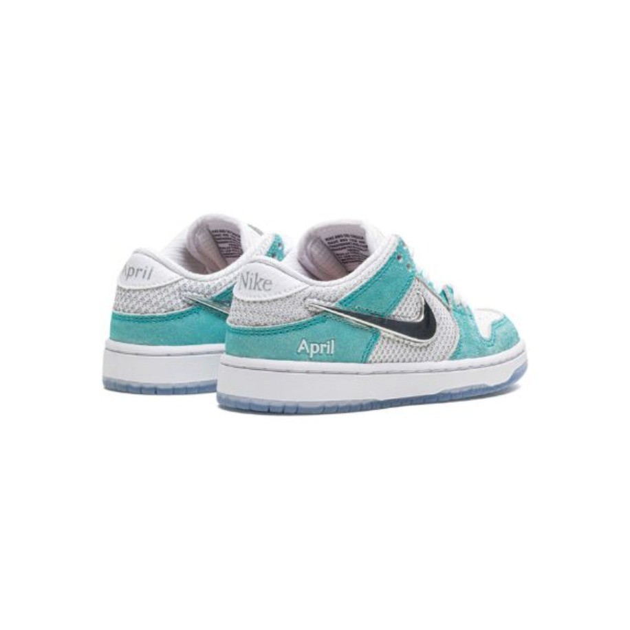 NIKE SB DUNK LOW APRIL SKATEBOARDS