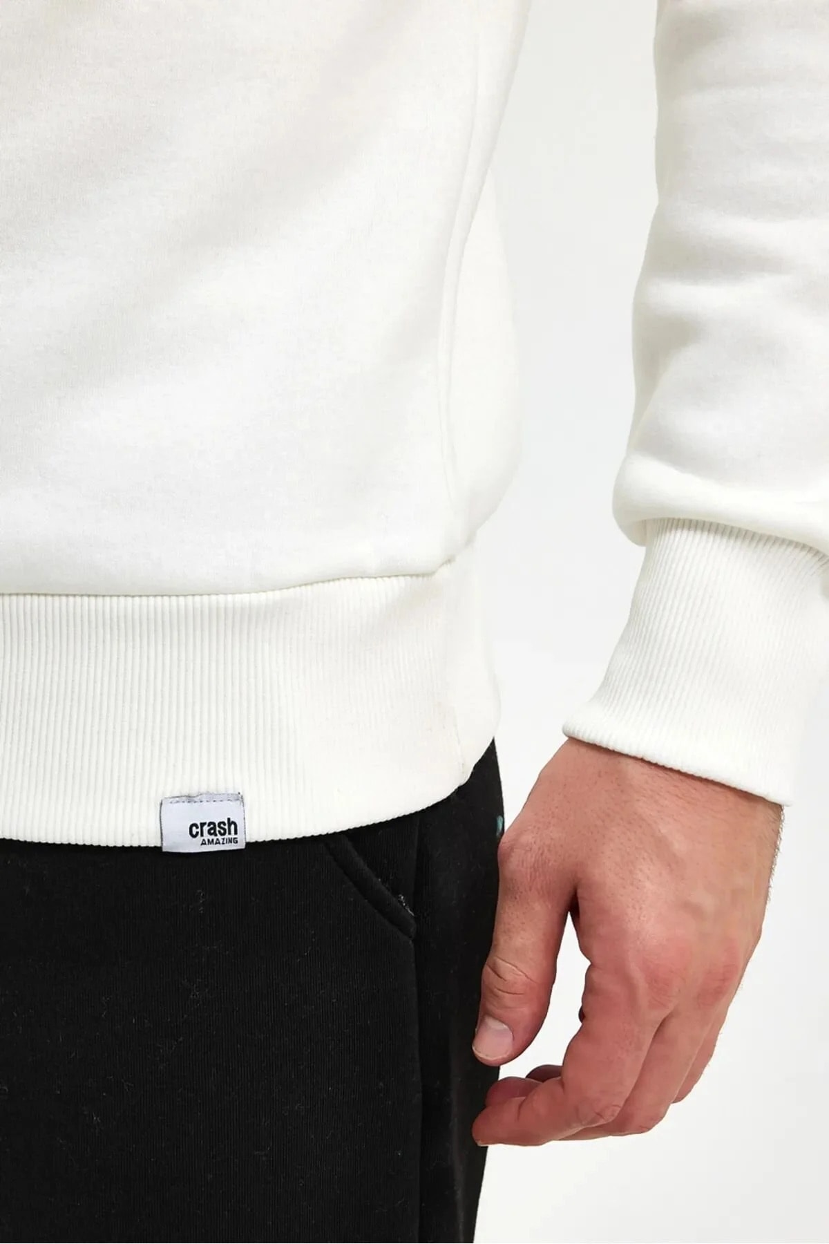Beyaz Boğazlı Fermuarlı Sweatshirt