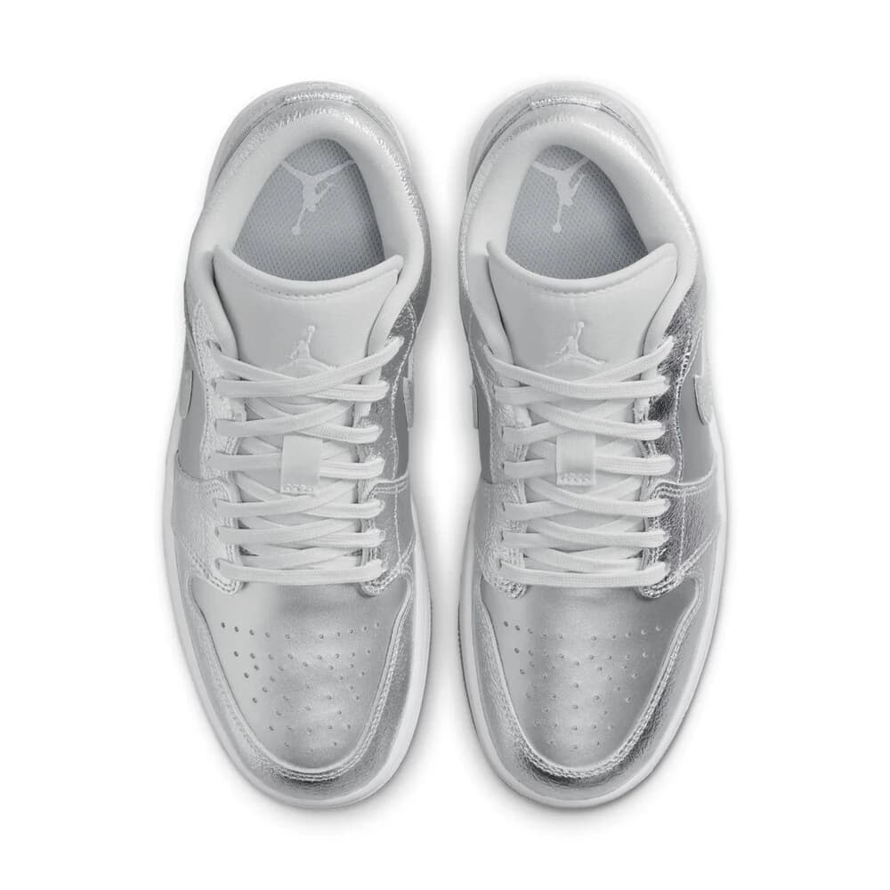 Jordan 1 Low SE Metallic Silver görsel 3