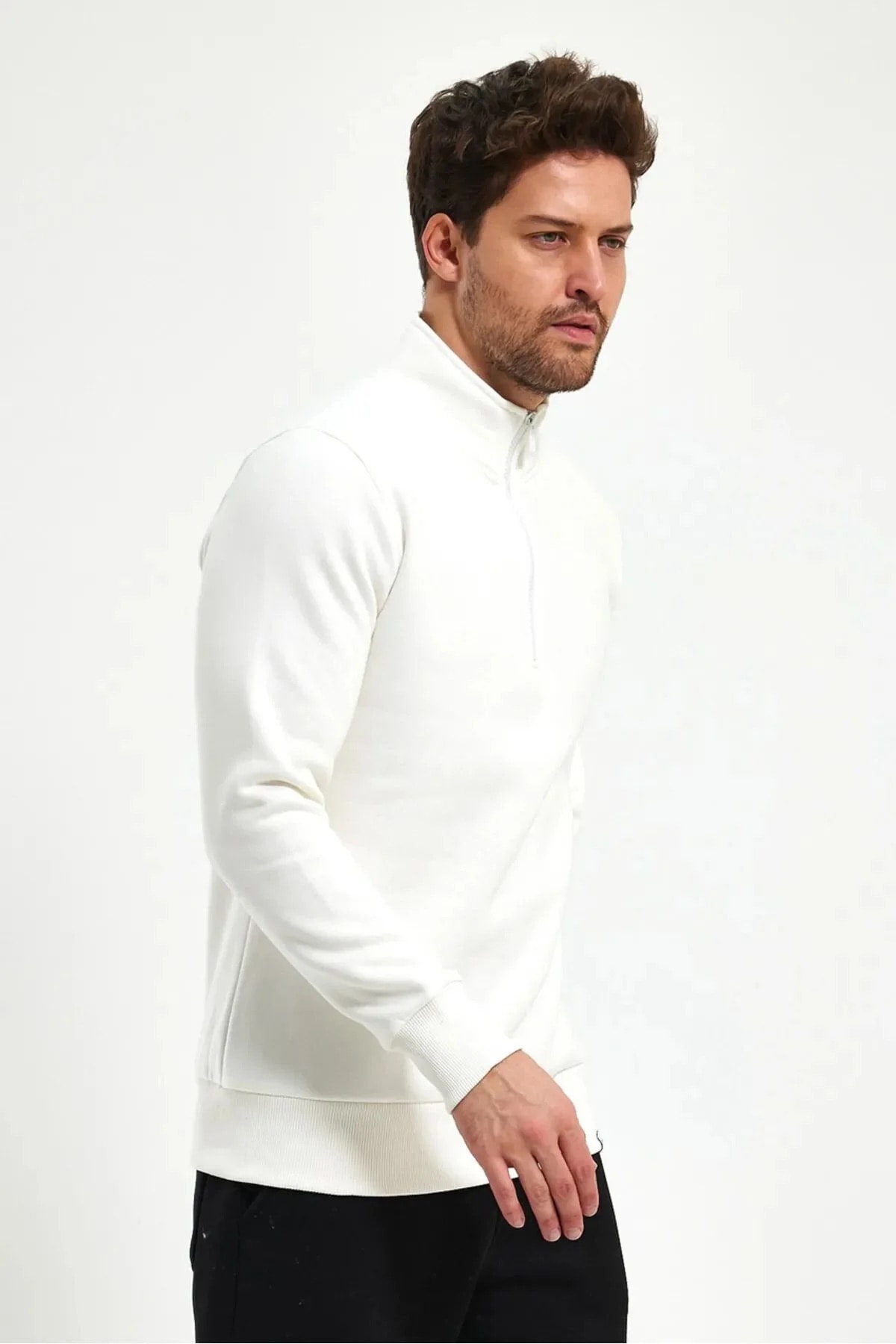 Beyaz Boğazlı Fermuarlı Sweatshirt