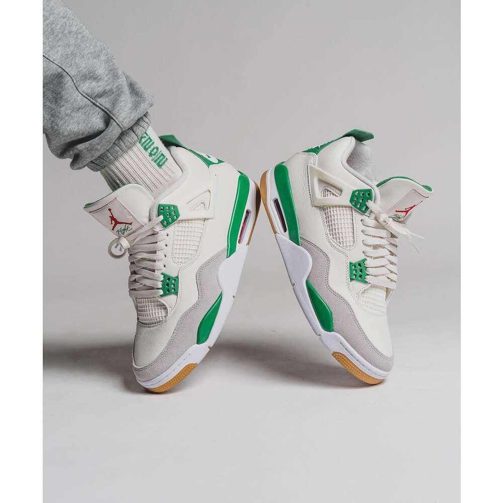 Air Jordan Retro 4 Pine Green