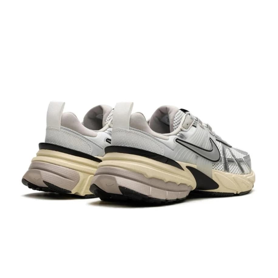 Nike V2K Run Summit White Metallic Silver görsel 4