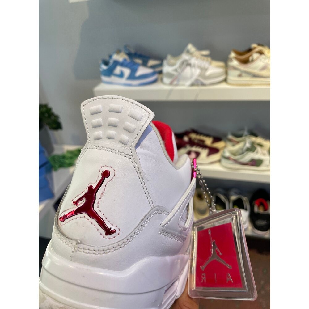 40 Nike Air Jordan 4 red metallic