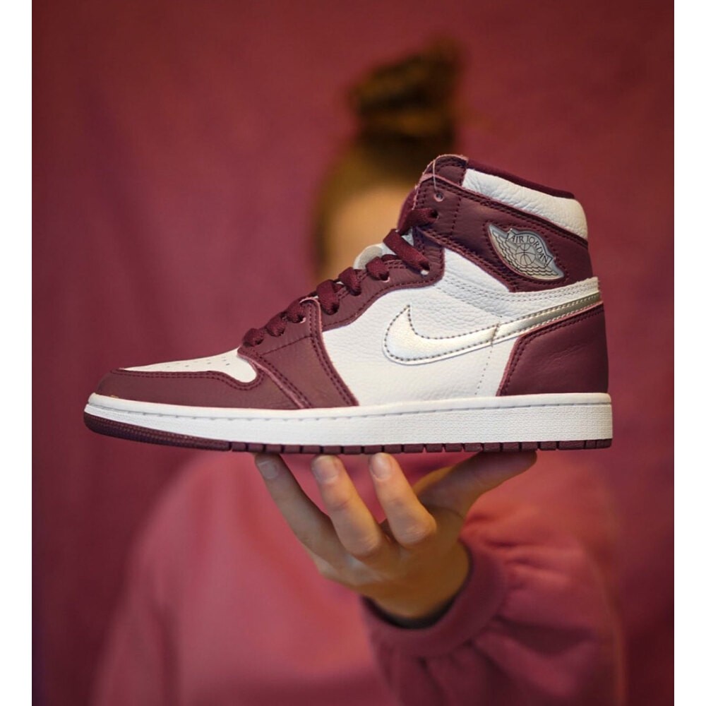 NIKE AIR JORDAN 1 RETRO HIGH OG BORDEAUX