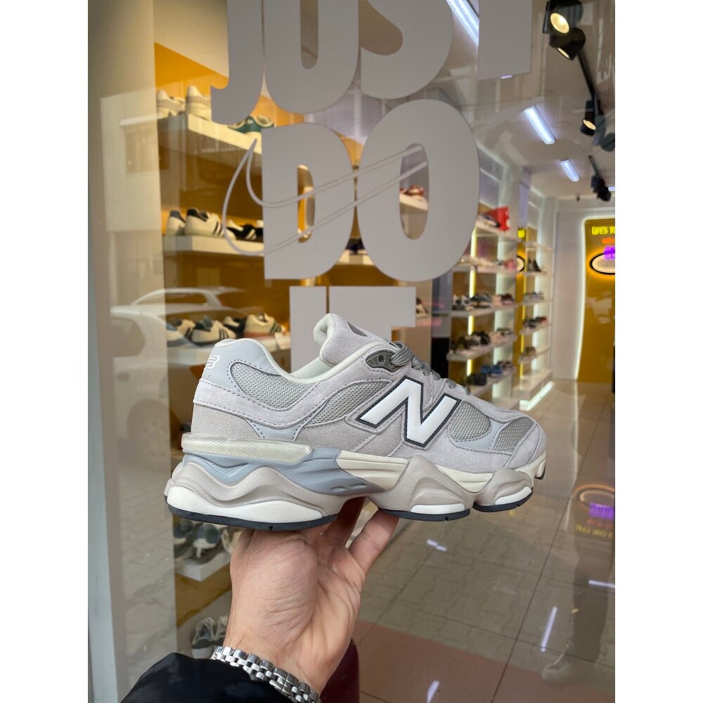 New Balance 9060 Oile