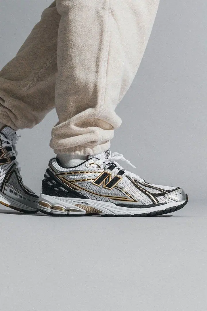 New Balance 1906 R Black - Gold