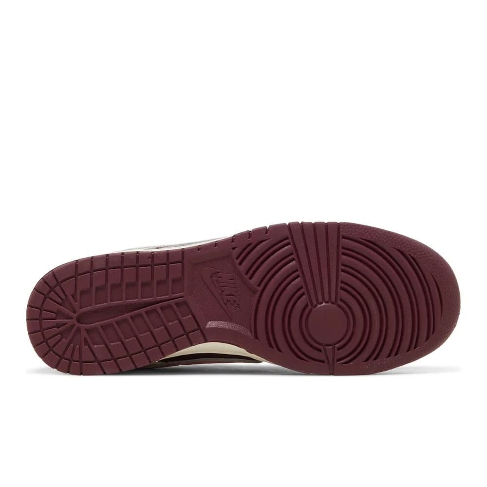 Nike Dunk Low Valentine’s Day görsel 6