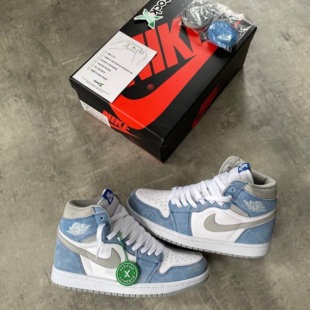 Nike Air Jordan 1 Retro High OG Hyper Royal