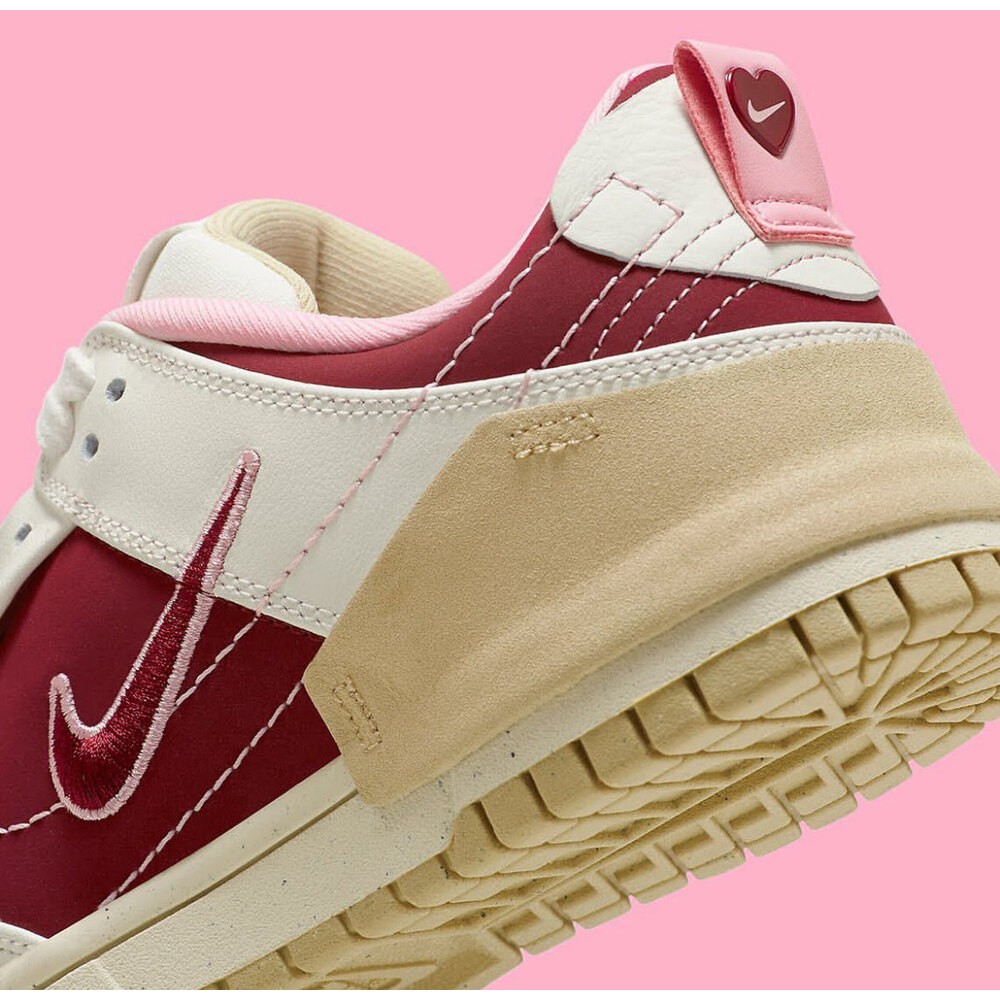 Nike DUNK LOW DISRUPT 2 VALENTINES DAY 2023