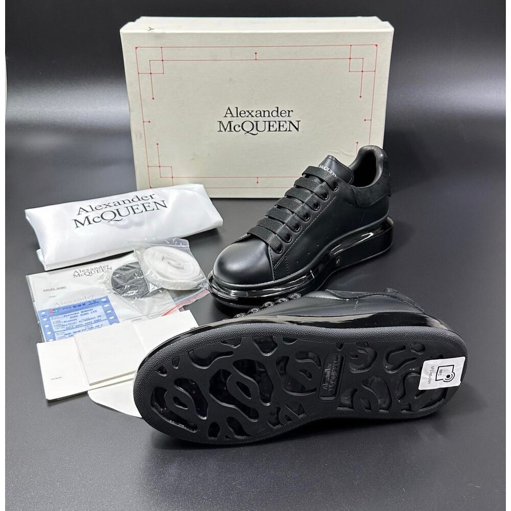 Alexander McQueen Black Taban