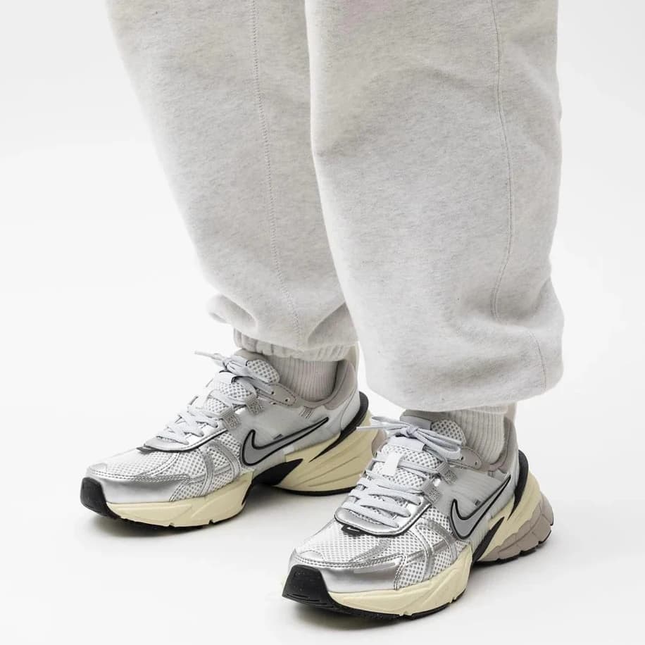 Nike V2K Run Summit White Metallic Silver görsel 5