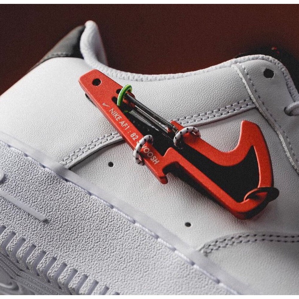 AIR FORCE 1 LOW CARABINER SWOOSH RED