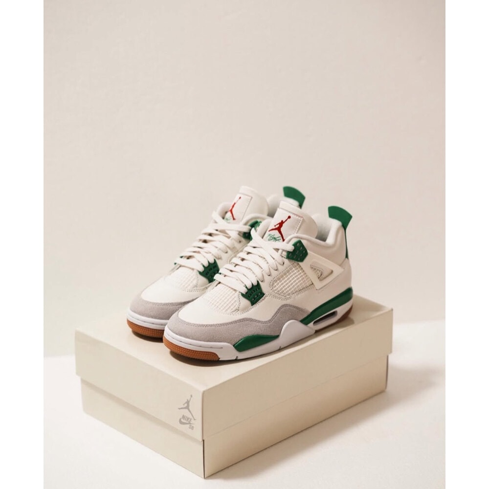 Air Jordan Retro 4 Pine Green
