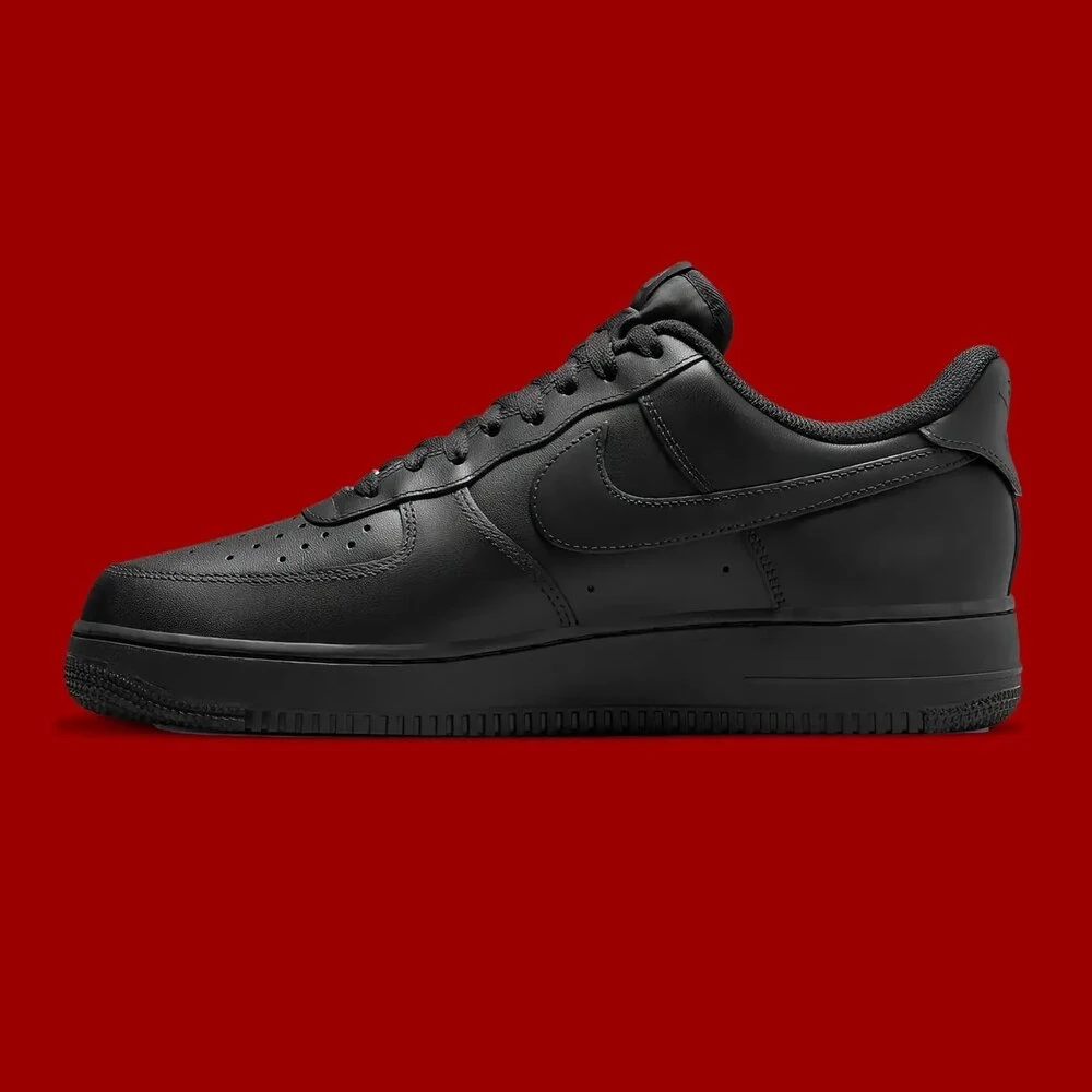 Nike Air Force 1 Black görsel 2