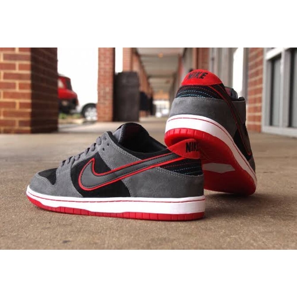 SB DUNK LOW ISHOD WAIR DARK GREY
