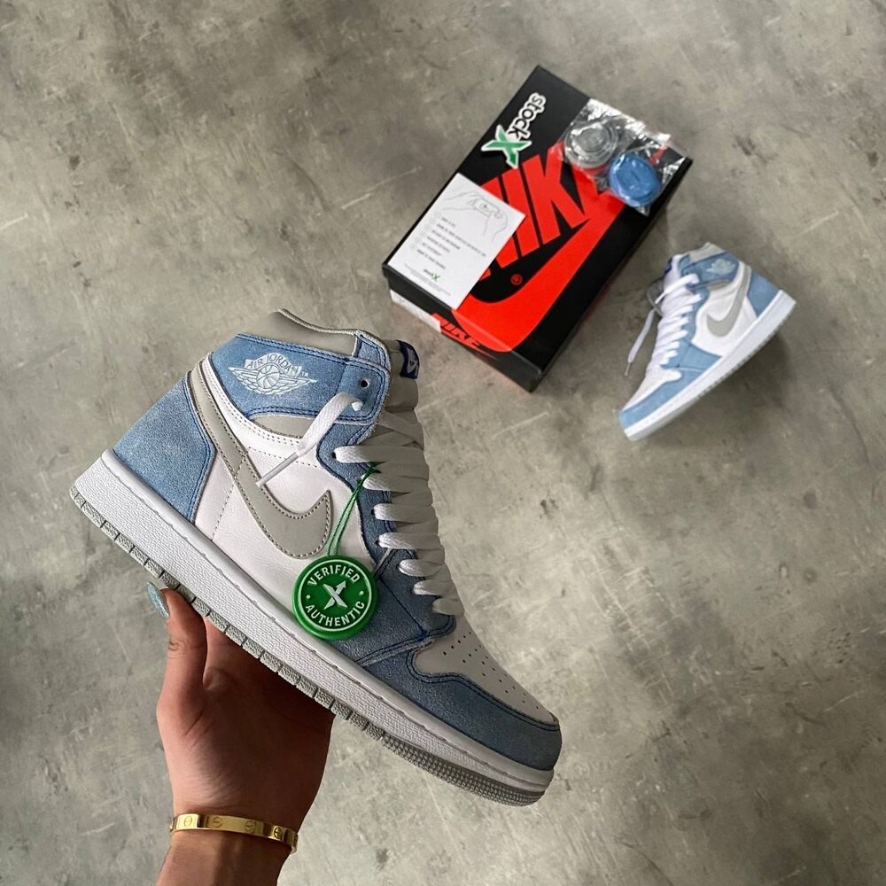Nike Air Jordan 1 Retro High OG Hyper Royal