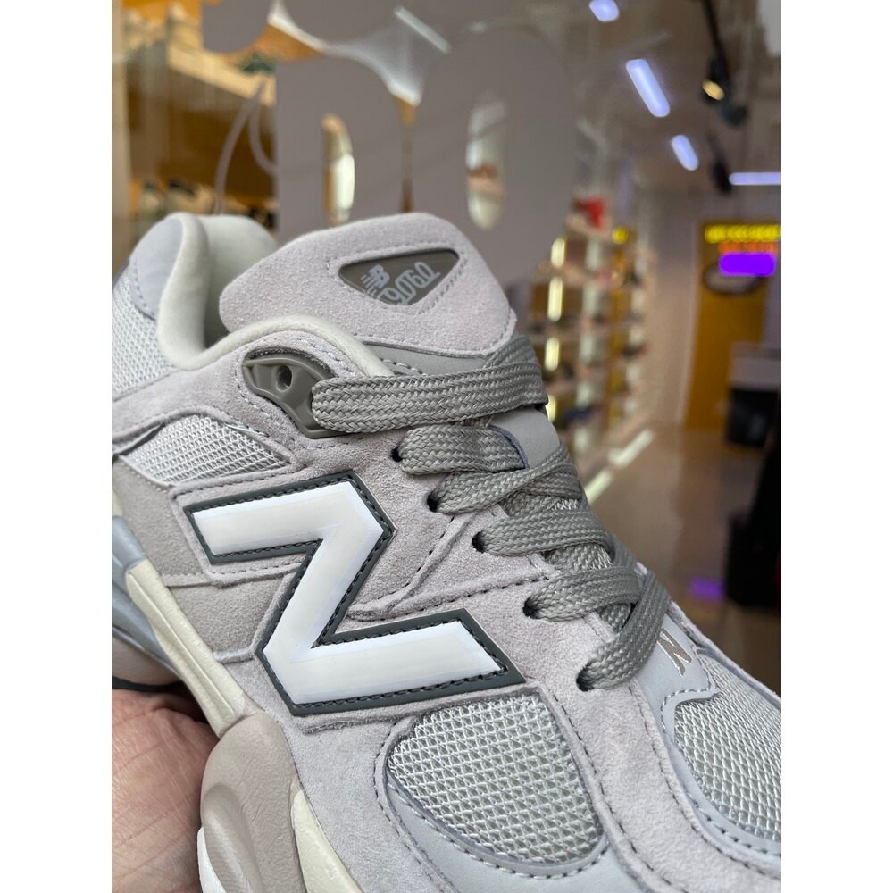 New Balance 9060 Oile