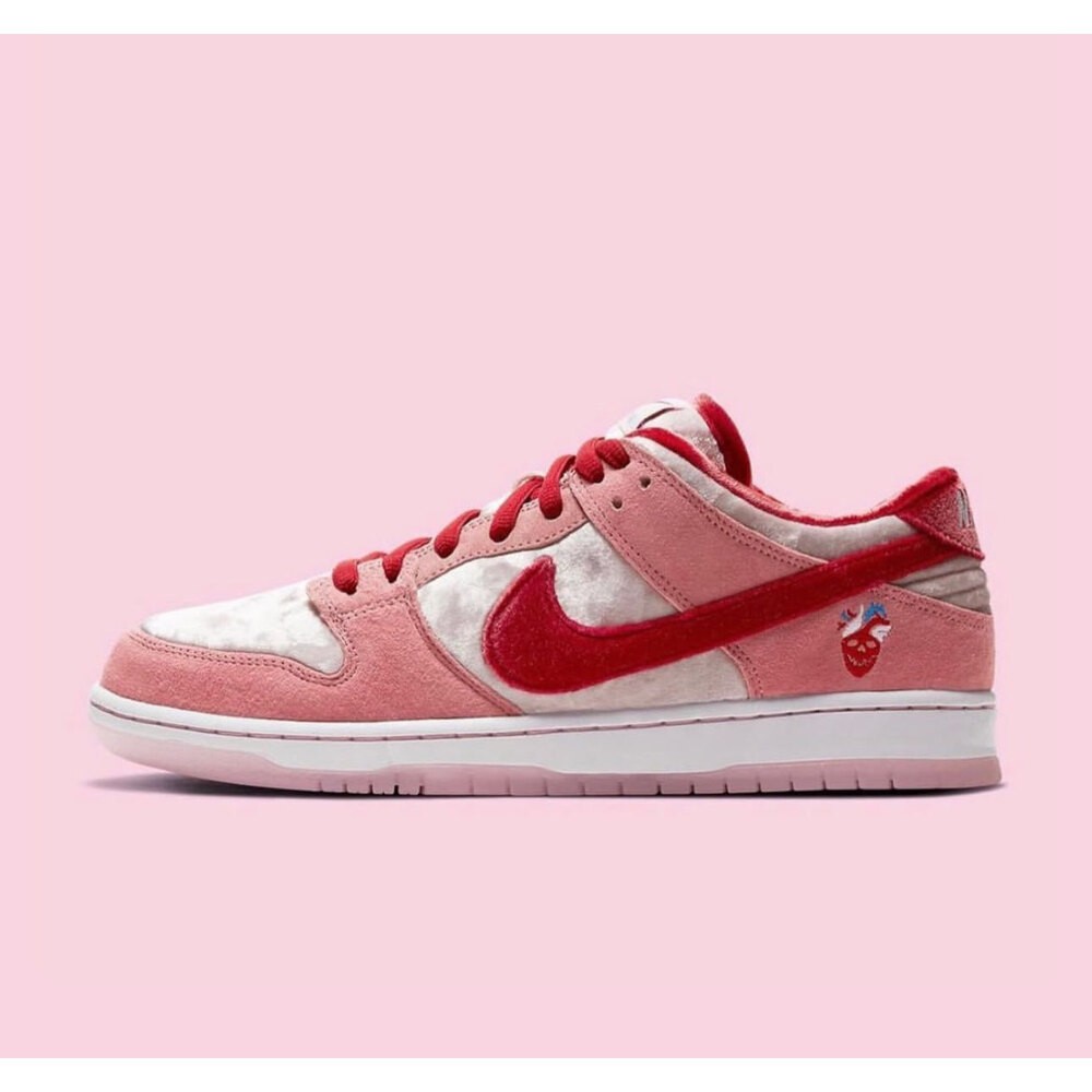 Nike Dunk Low Stranglove Valentines
