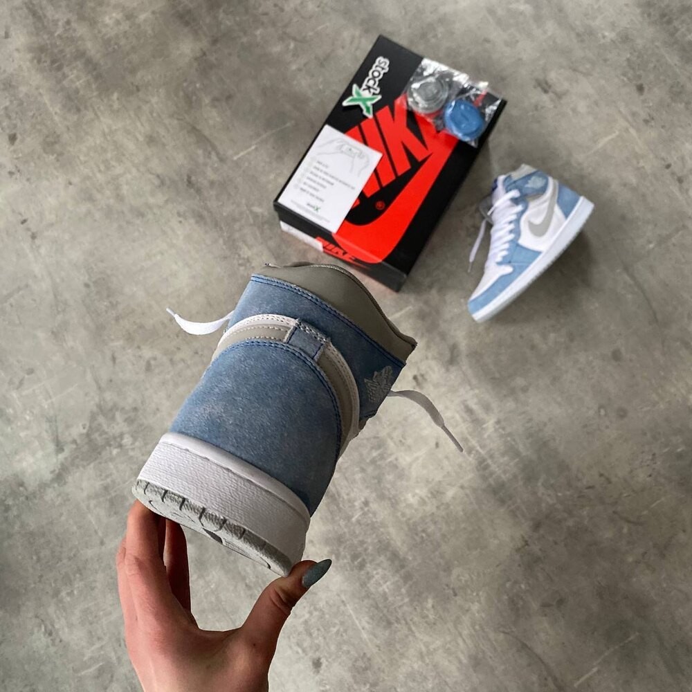 Nike Air Jordan 1 Retro High OG Hyper Royal