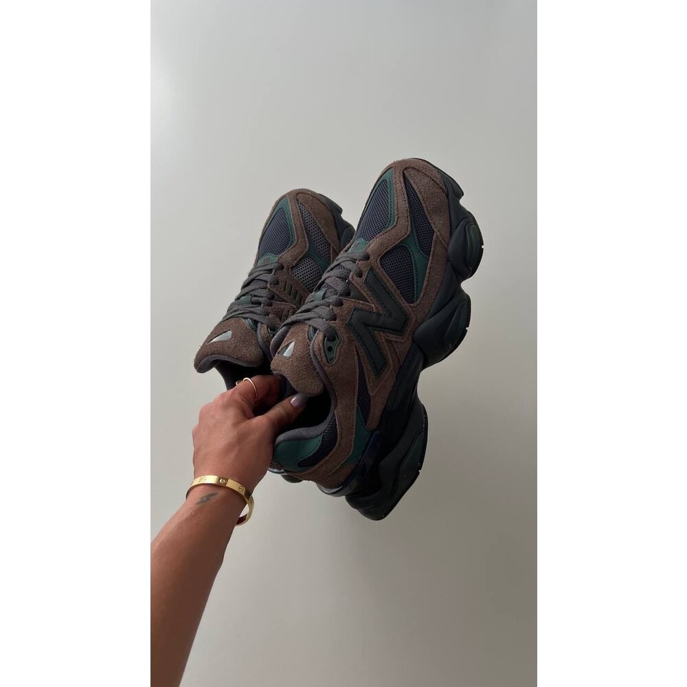 New Balance 9060 OUT
