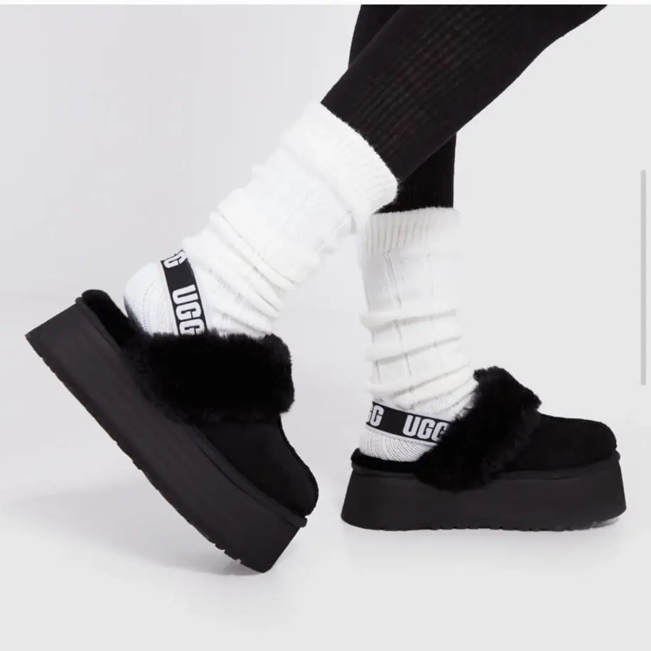 UGG Funkette Slipper Black görsel 4