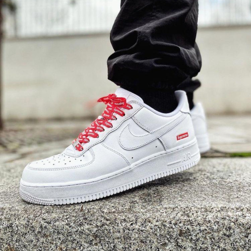 NIKE AIR FORCE 1 LOW SUPREME WHITE - -    -