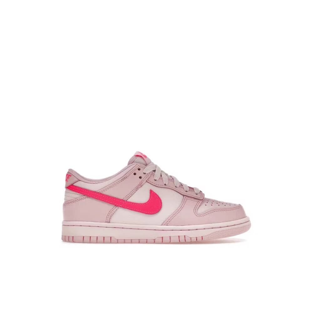 Nike Dunk Low Triple Pink görsel 2