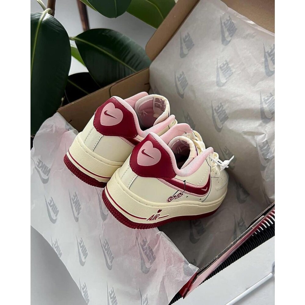 Nike Airforce Low “ Valentines Day “ görsel 3