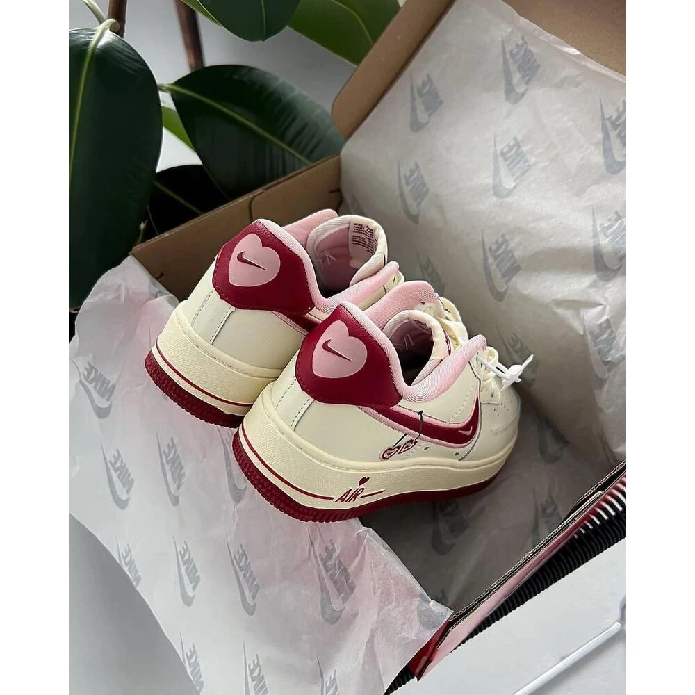 Nike Airforce Low “ Valentines Day “ görsel 3