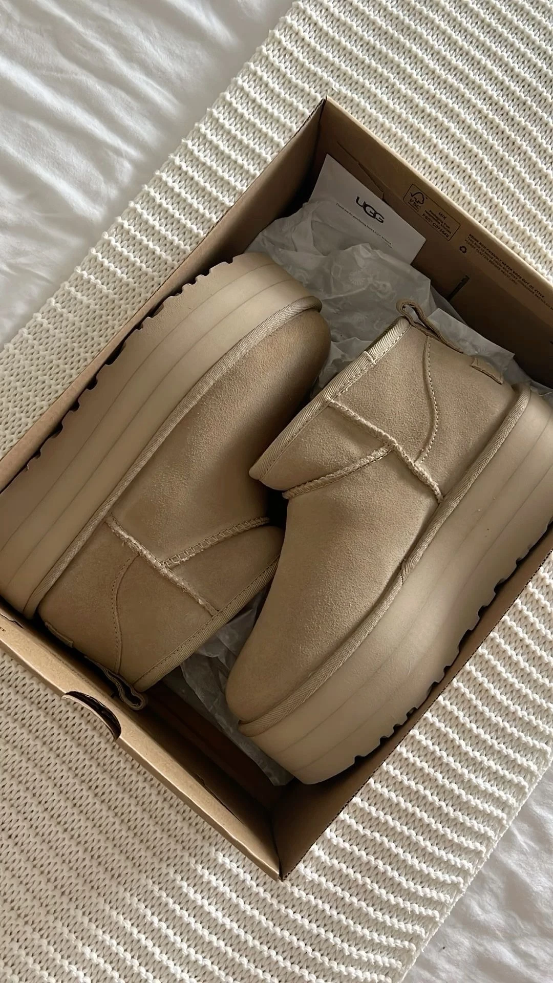 U.G.G KREM KALIN TABAN ( 1Alana - 1 Bedava Özel)