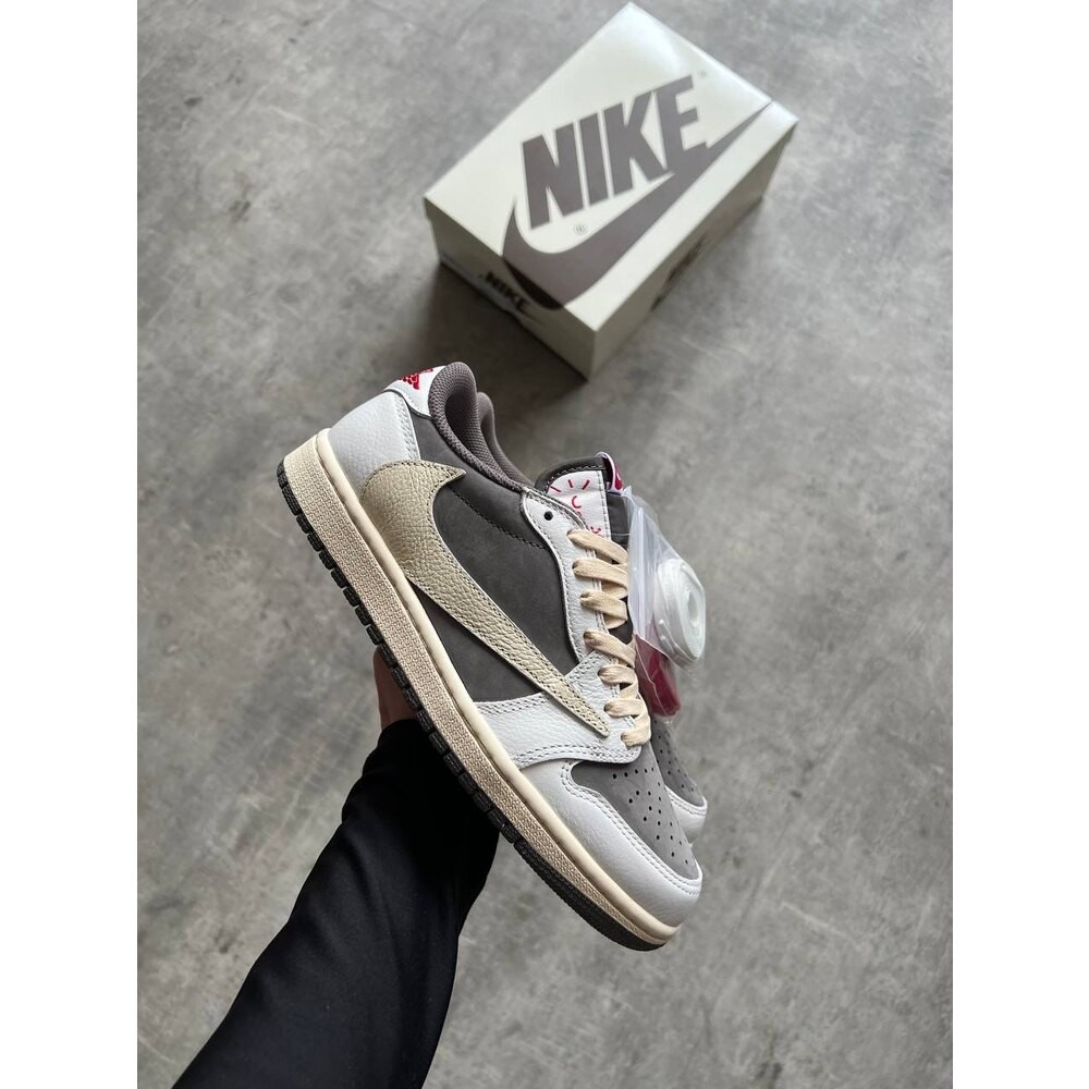 Travis Scott x Air Jordan 1 Low 'Mocha'