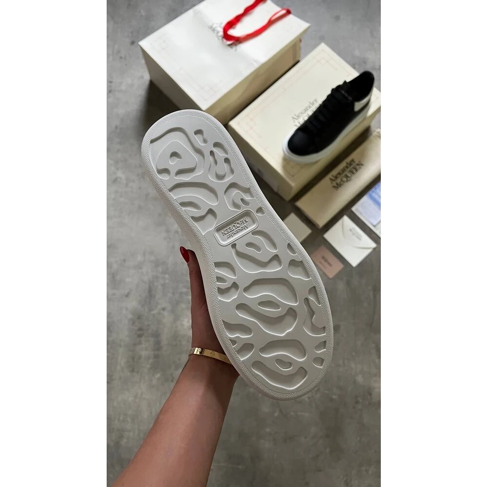 McQueen Siyah Beyaz Erkek görsel 4