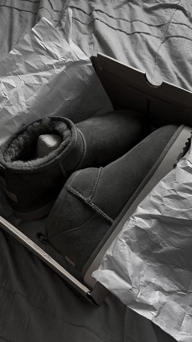 UGG GRİ MİNİ SADECE 15 ADET