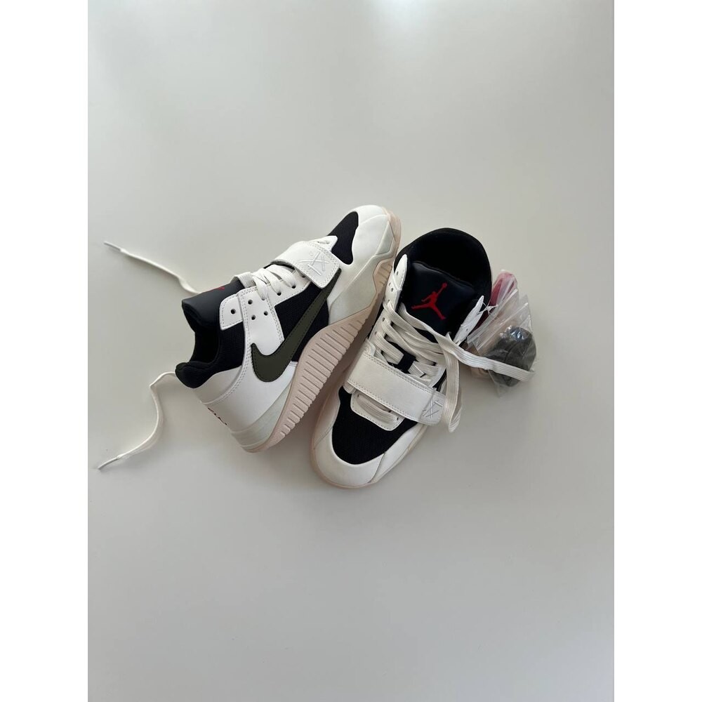 Jordan x Travis Scott Mocha Cut The Check