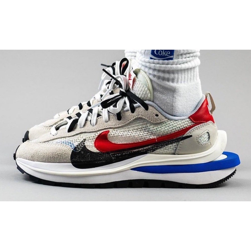 Sacai x Nike Vaporwaffle Royal Fuschia