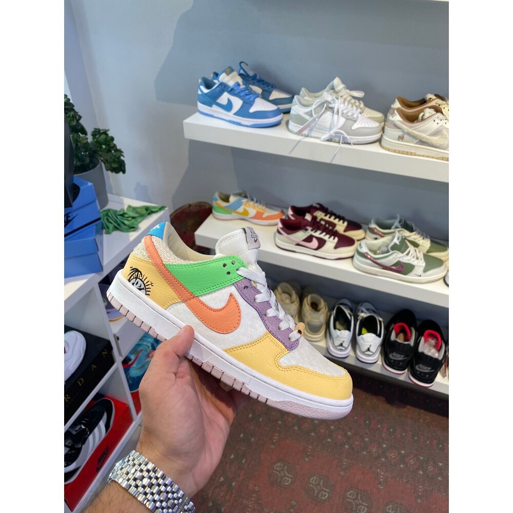 39 Nike Dunk Low
