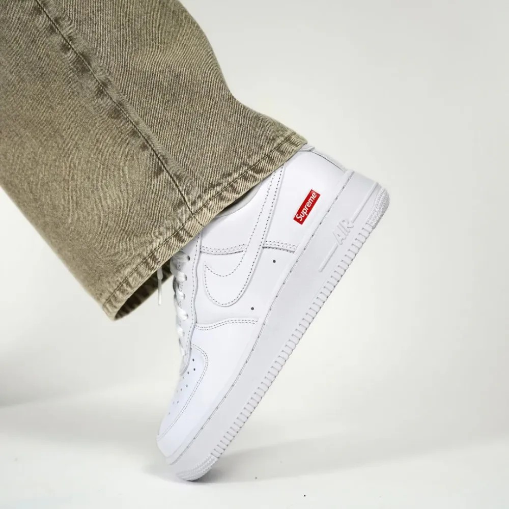NIKE AIR FORCE 1 LOW SUPREME WHITE - -    -