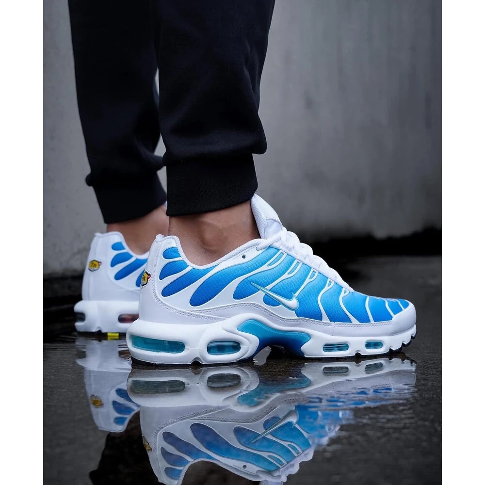 Air Max TN Plus Returns in an OG White/Blue Colorway görsel 3