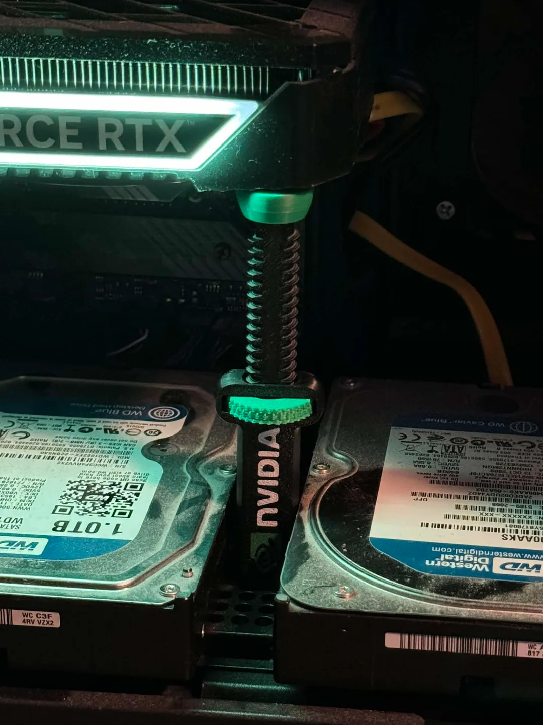 Ekran Kartı Tutacağı