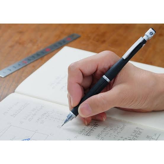 Pilot S20 HPS-2SK Ahşap Gövde Mekanik Kurşun Kalem (0,5mm) - Red Panda TR