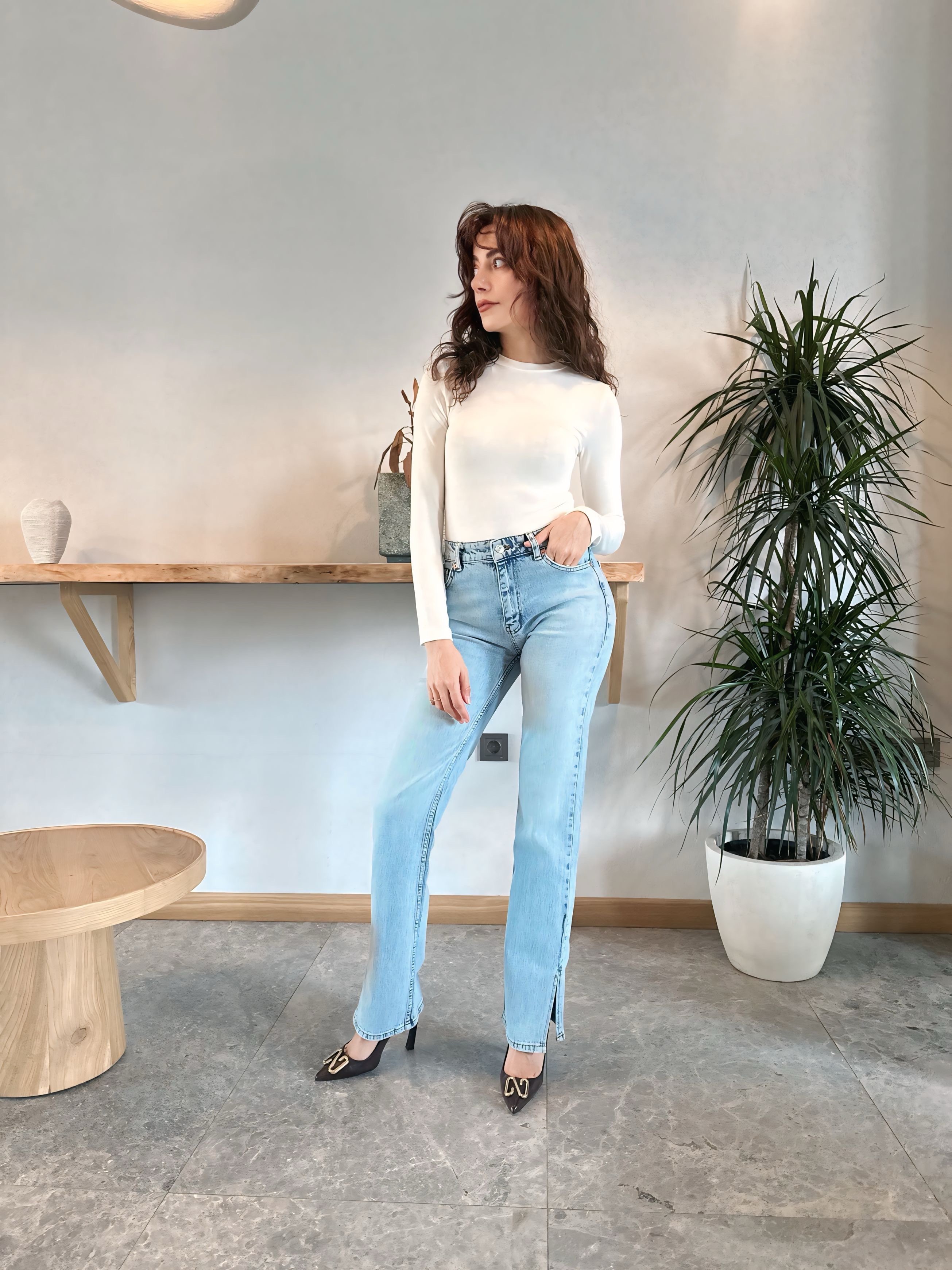 Marka Model Paça Detaylı Mavi Jean