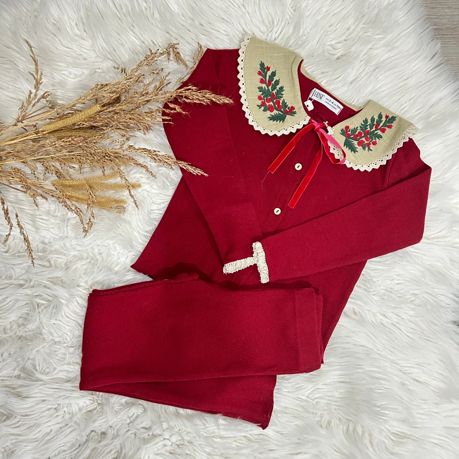 Kırmızı Nakışlı Takım