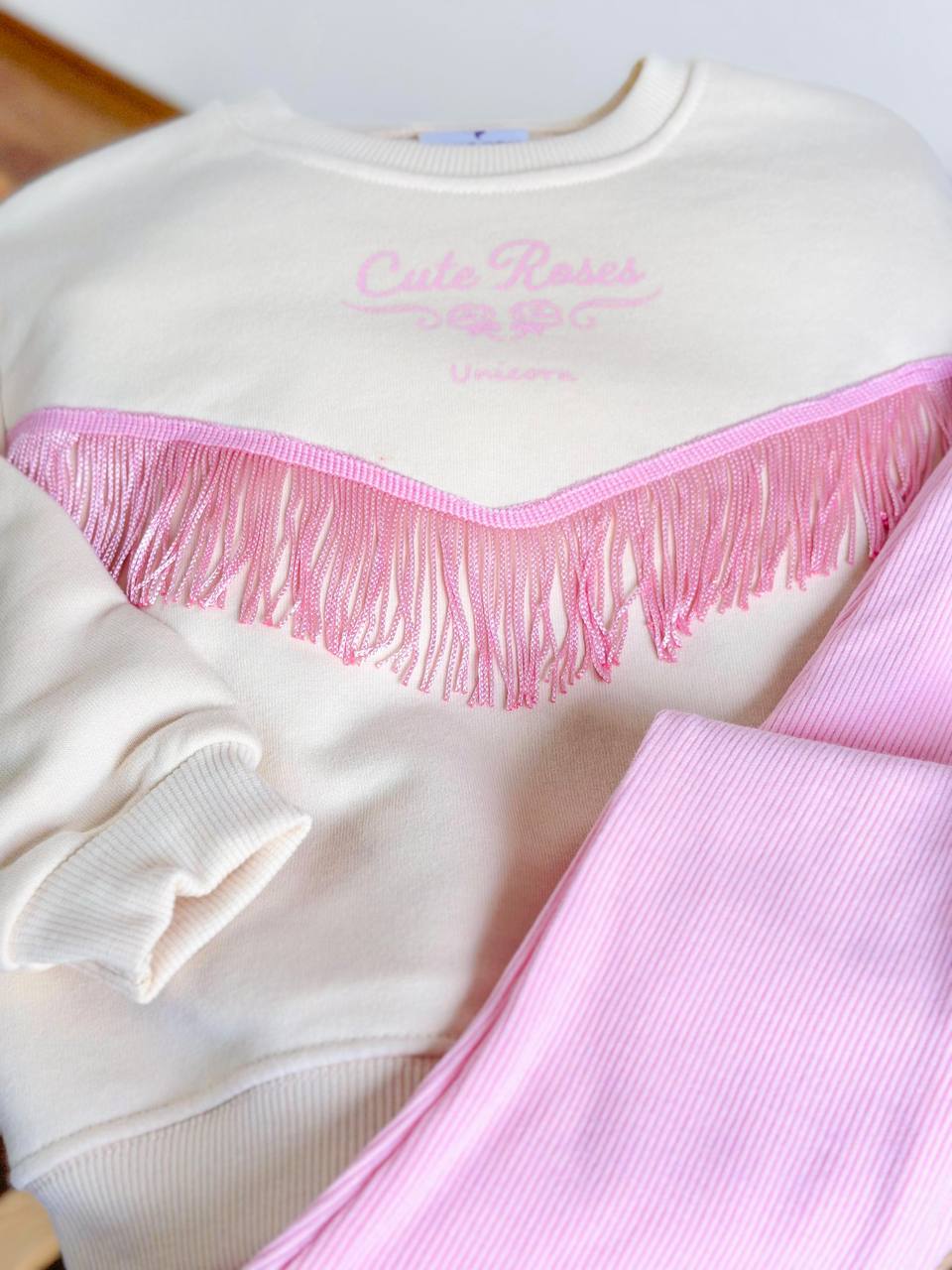 Krem-Pembe Püskül Detaylı Takım