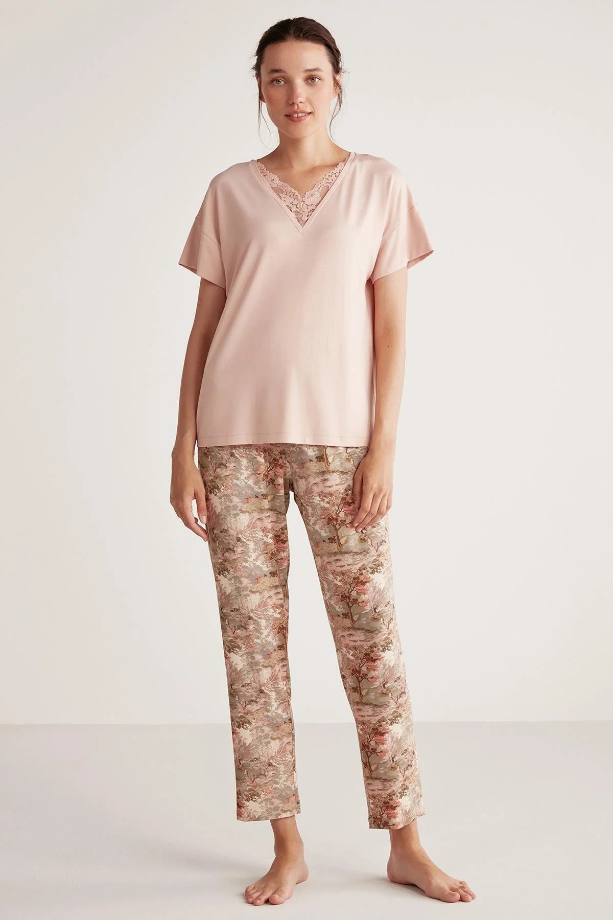 Geriİleri 14%      Yumuşak dokulu pijama takımı