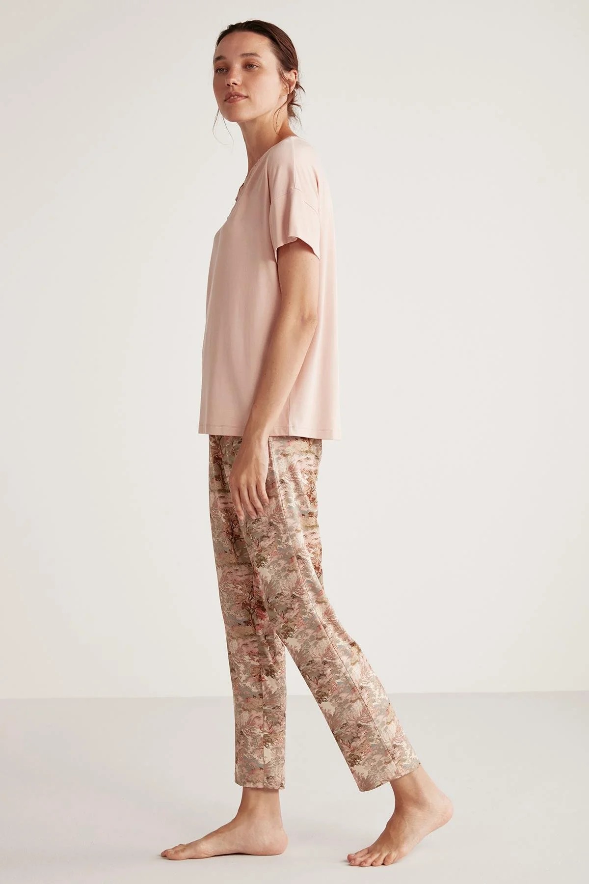 Geriİleri 14%      Yumuşak dokulu pijama takımı