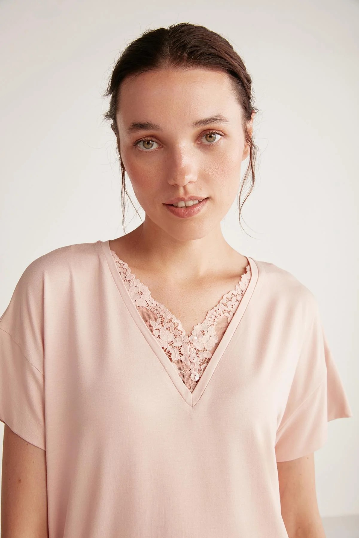 Geriİleri 14%      Yumuşak dokulu pijama takımı