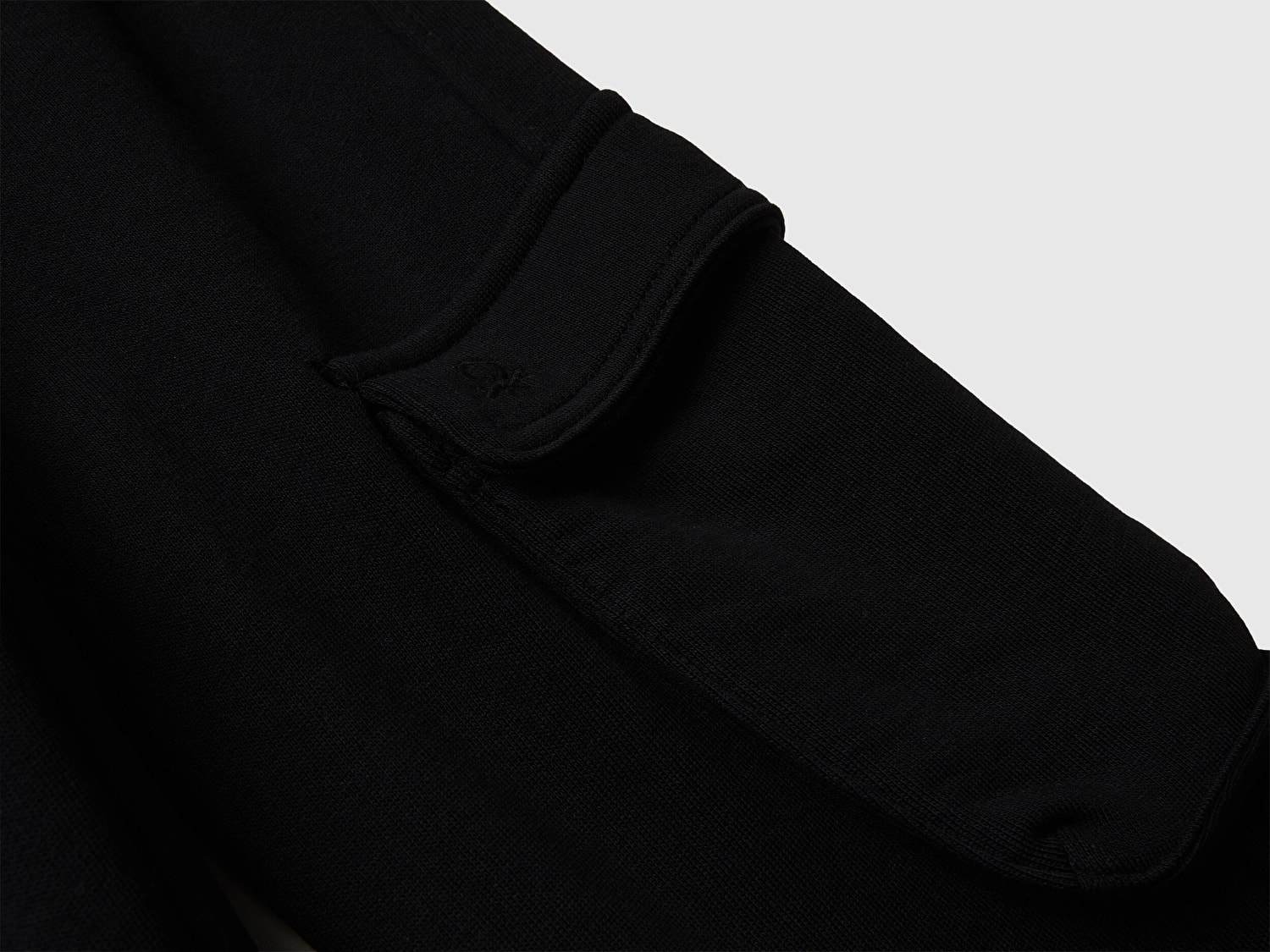 United Colors of Benetton Erkek Çocuk Siyah Büzgü İpli Yan Cepli Ribana Detaylı Kargo Eşofman Altı