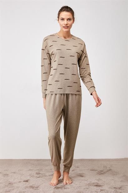 Yumuşak dokulu pijama takımı