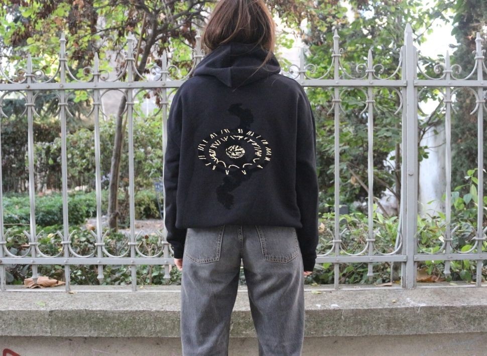 GOLDEN EYE SWEATSHIRT