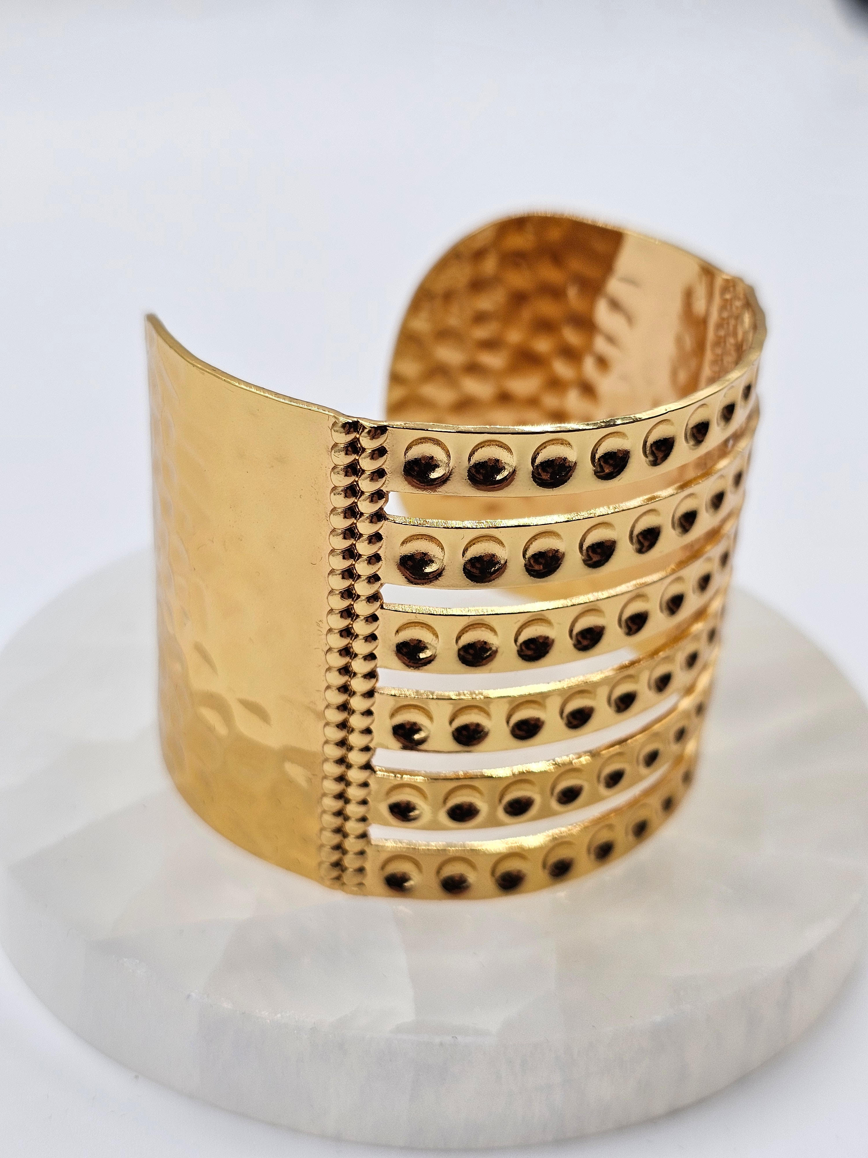 ALTIN KAPLAMA İŞLEMELİ KELEPÇE